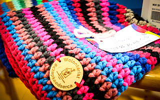 Ręcznie robione czapki trafiły do małych pacjentów oddziału onkologicznego Ręcznie robione czapki trafiły do małych pacjentów oddziału onkologicznego